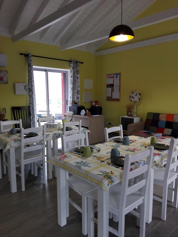 Ocean Breeze Bed & Breakfast Cais do Mourato Exterior photo